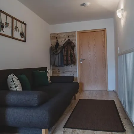 伊迪丝公寓酒店 *