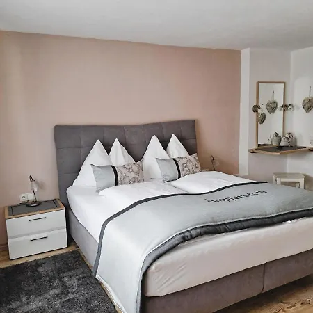 Edith Apartment
